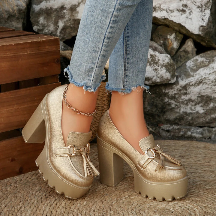 Women's fashion platform loafers, easy slip-on style. Cushioned design with an elegant buckle. Everyday wear.