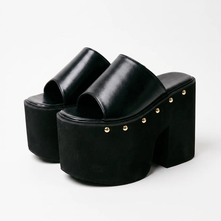 Women's black open-toe platform sandals with a chunky block heel. Ideal for trendy summer outfits.