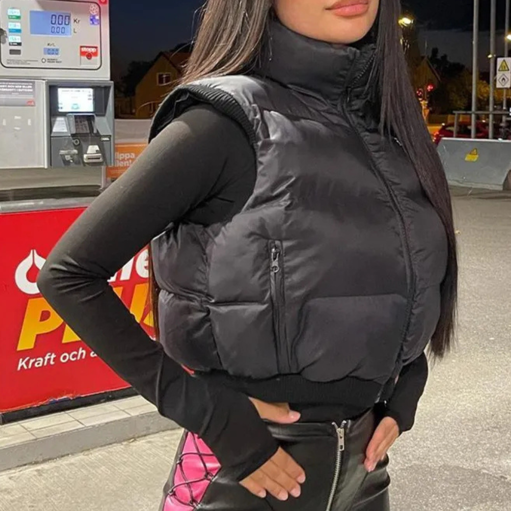 Black quilted vest for women, a comfortable and warm bodywarmer outerwear. Ideal for casual wear.