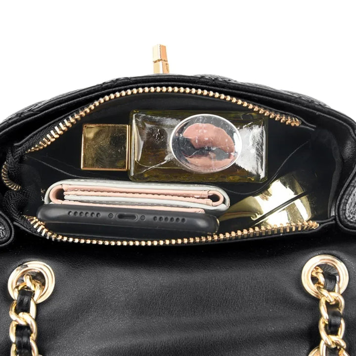 Stylish women's quilted leather crossbody purse, ideal for everyday use or evening outings.