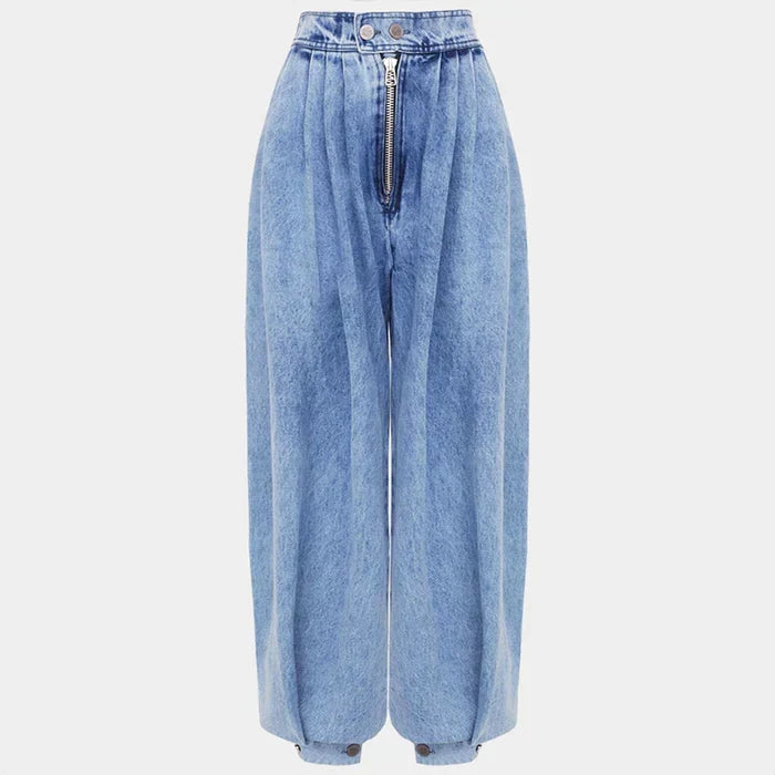 Comfortable women's blue high-waist balloon-leg trousers. Relaxed fit pants ideal for casual, stylish everyday wear.