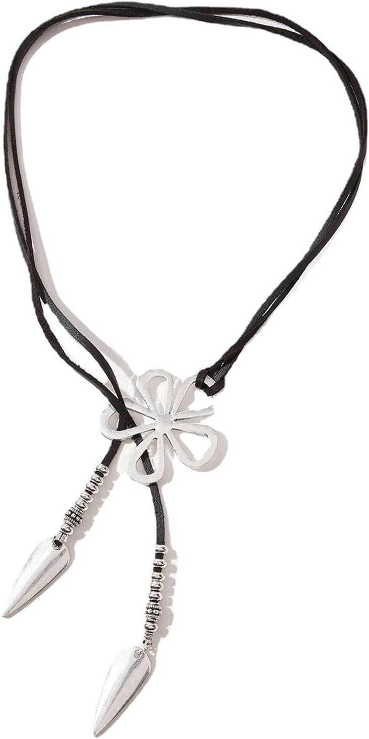Beautiful women's bohemian floral pendant, ethnic style necklace. Trendy jewelry gift.