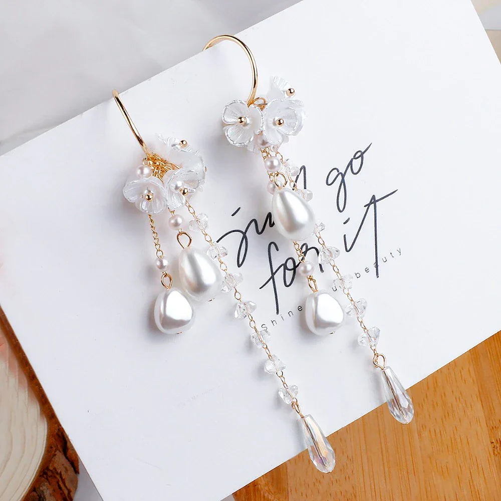 Women's Bohemian pearl & crystal dangle earrings, elegant fashion jewelry.