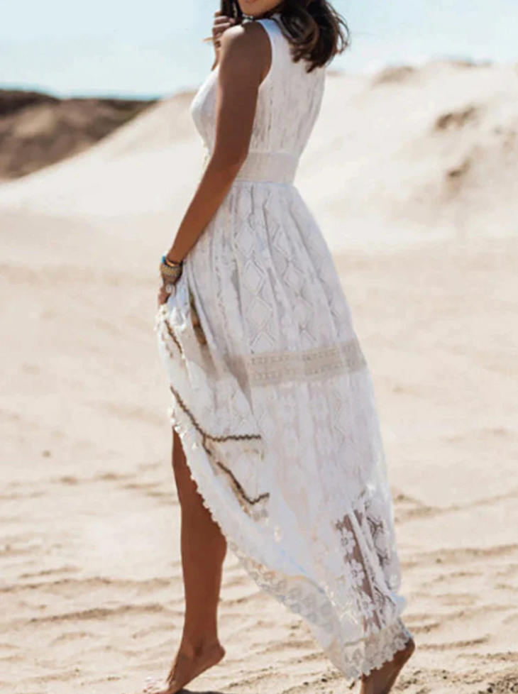 Chic sleeveless women's boho summer dress. Esmee model with lace detail, perfect for warm weather and vacations.