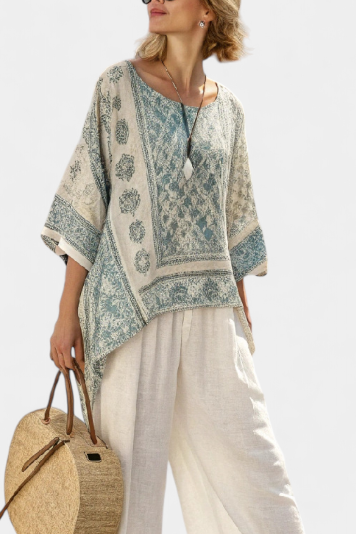 Bohemian two-piece set: Women's floral batwing blouse & wide-leg pants. Relaxed fit, ideal for casual summer style.