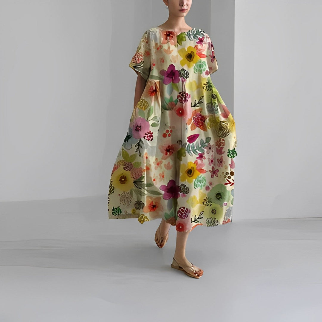 Women's elegant floral boho maxi dress. Flowy summer dress, ideal for casual and stylish beachwear.