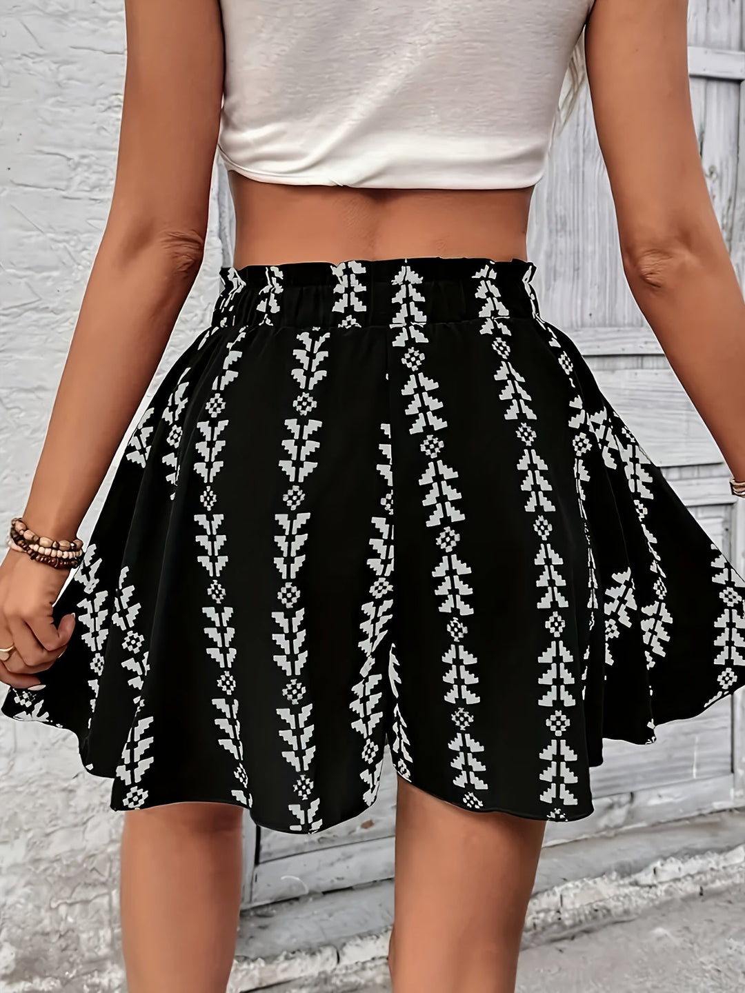 Stylish high-rise boho flare shorts, comfortable fit, geometric print, ideal for summer fashion.