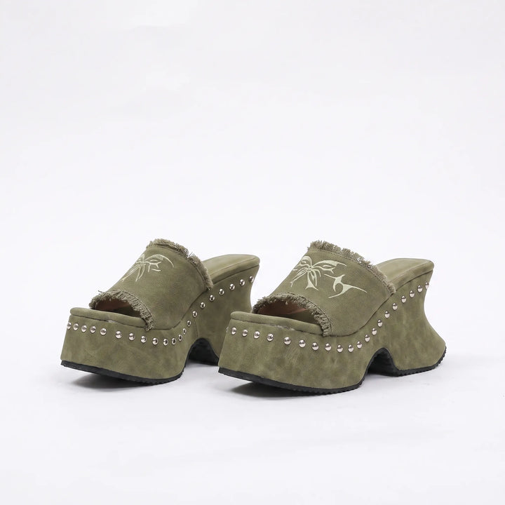 Stylish women's slip-on platform sandals with a chunky block heel, offering elevated comfort for summer casual wear.