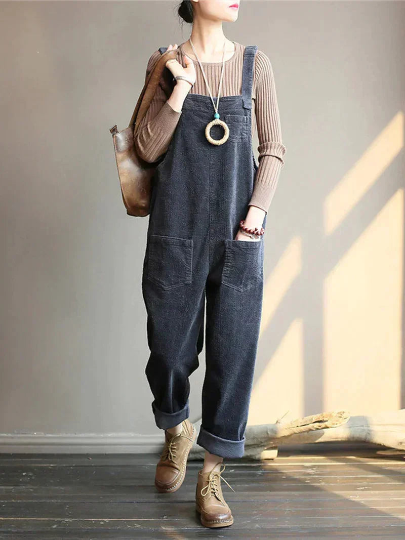 Comfortable women's denim overall, perfect for everyday outfits. Breathable fabric and stylish design.