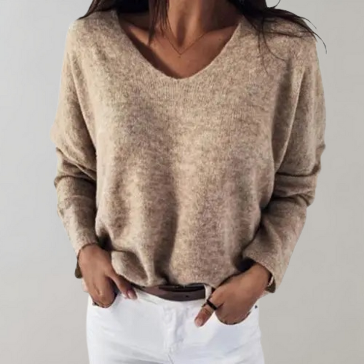 Comfortable women's round neck jumper, breathable design for versatile everyday wear & chic loungewear.