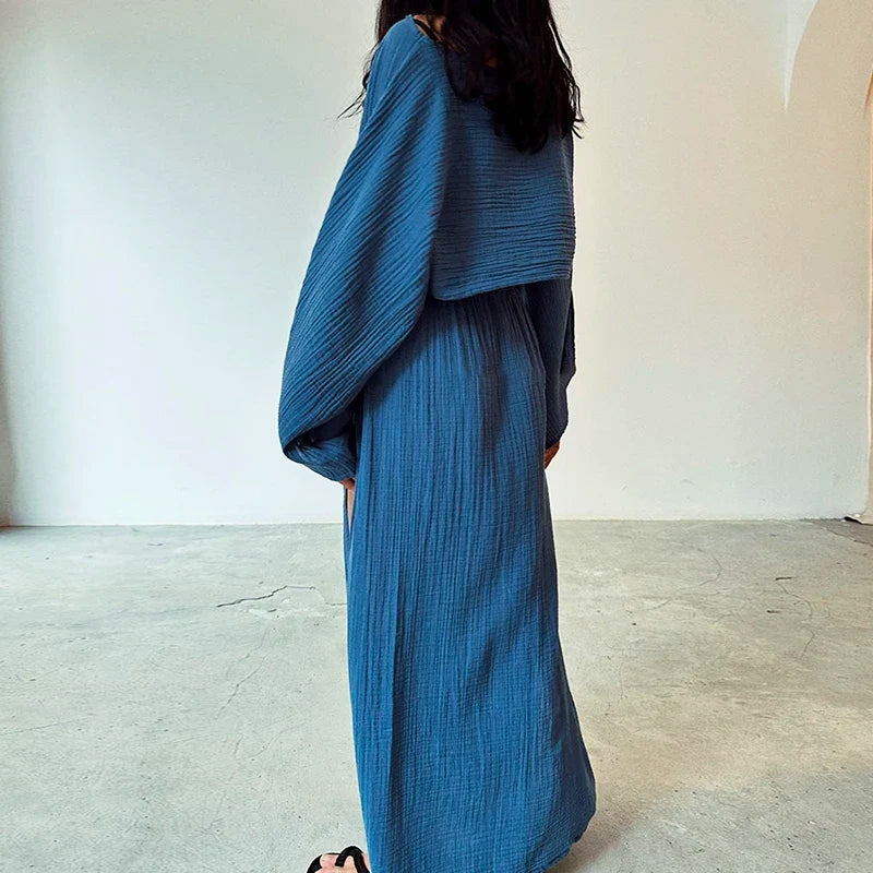 Breathable linen women's two-piece set, featuring a relaxed-fit cropped top and a stylish slit skirt.