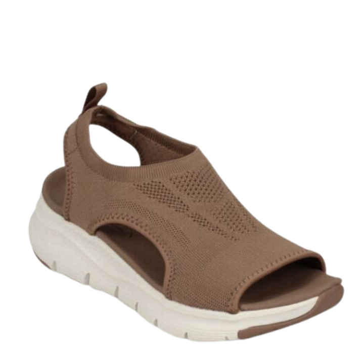 Women's breathable mesh platform sandals in a stylish design, perfect for summer comfort and holiday wear.