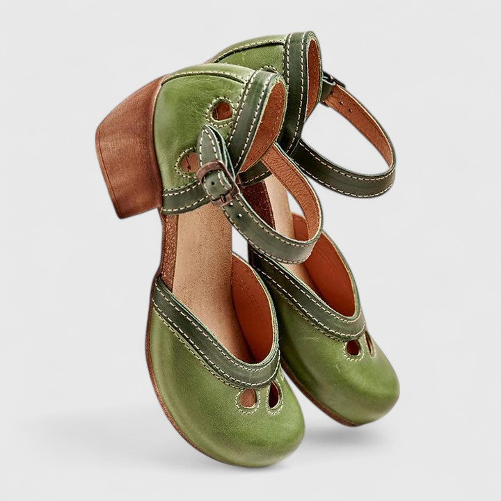 Casual women's walking sandals with an open-toe design for daily comfort.