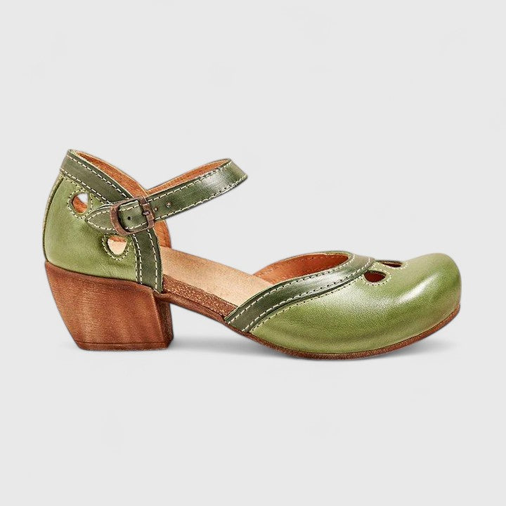 Lightweight women's breathable open-toe sandals, great for casual walking.