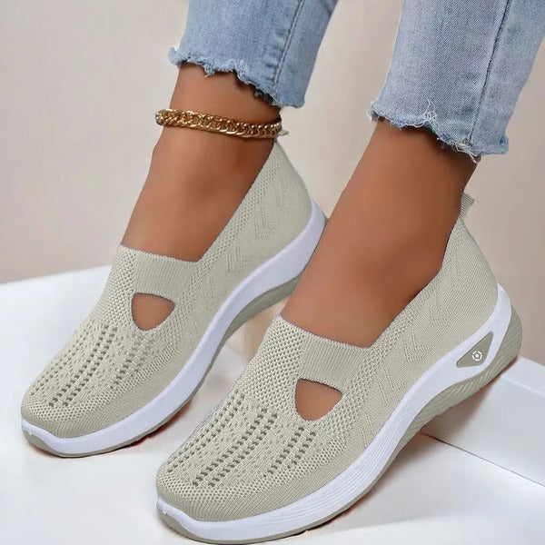 Comfortable women's shoes: soft sole, non-slip, breathable, ideal for elderly.