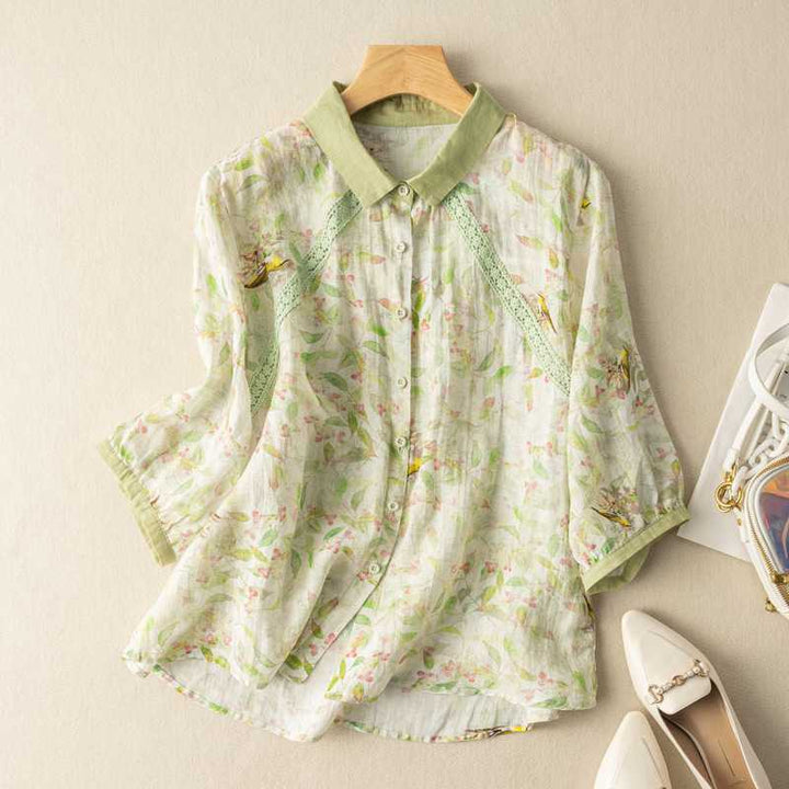 Casual women's floral print scalloped top with breezy fabric. Ideal for spring and summer fashion.