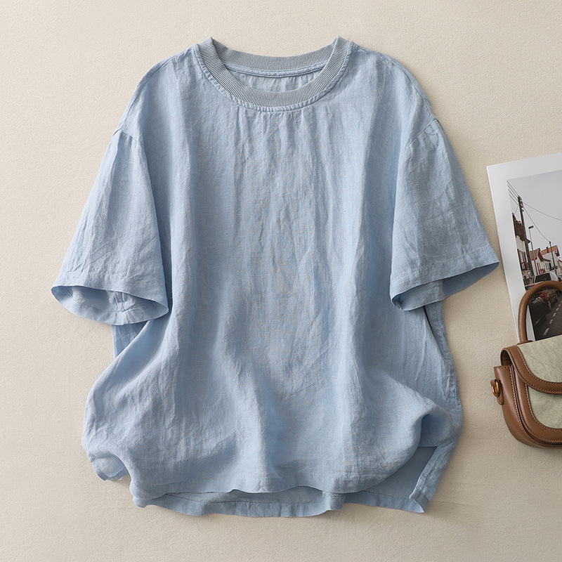 Casual women's tee, soft linen cotton blend, breathable fabric for relaxed summer days.