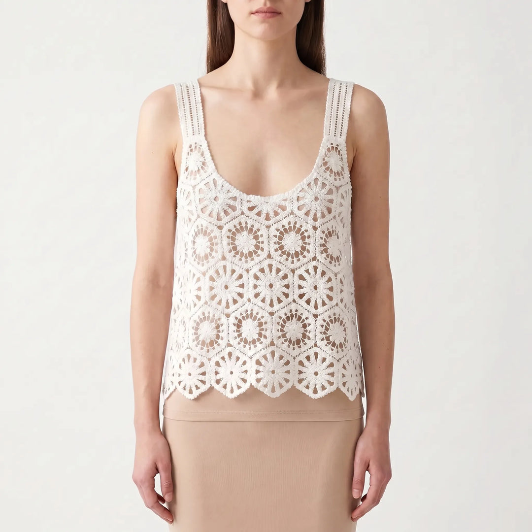 Casual women's open-knit crop top, sleeveless and stylish, ideal for summer outfits.