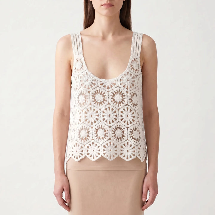Casual women's open-knit crop top, sleeveless and stylish, ideal for summer outfits.