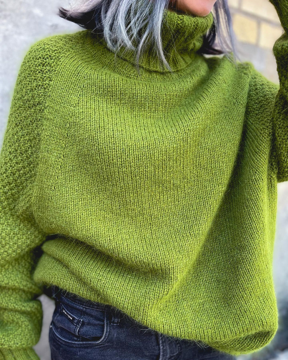 Oversized bright green knitted turtleneck sweater, ideal for women's casual chic winter style.