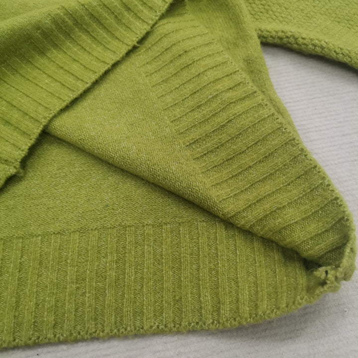 Stylish bright green oversized knit turtleneck sweater for women, combining comfort and trend.