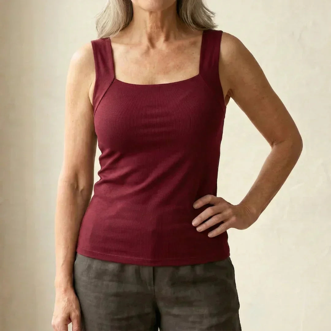 Effortless style women's tank top with built-in bra, perfect for casual or active use.