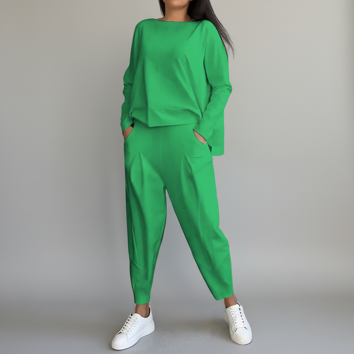 High-quality women's 2-piece loungewear set, cotton blend for a comfortable, relaxed fit