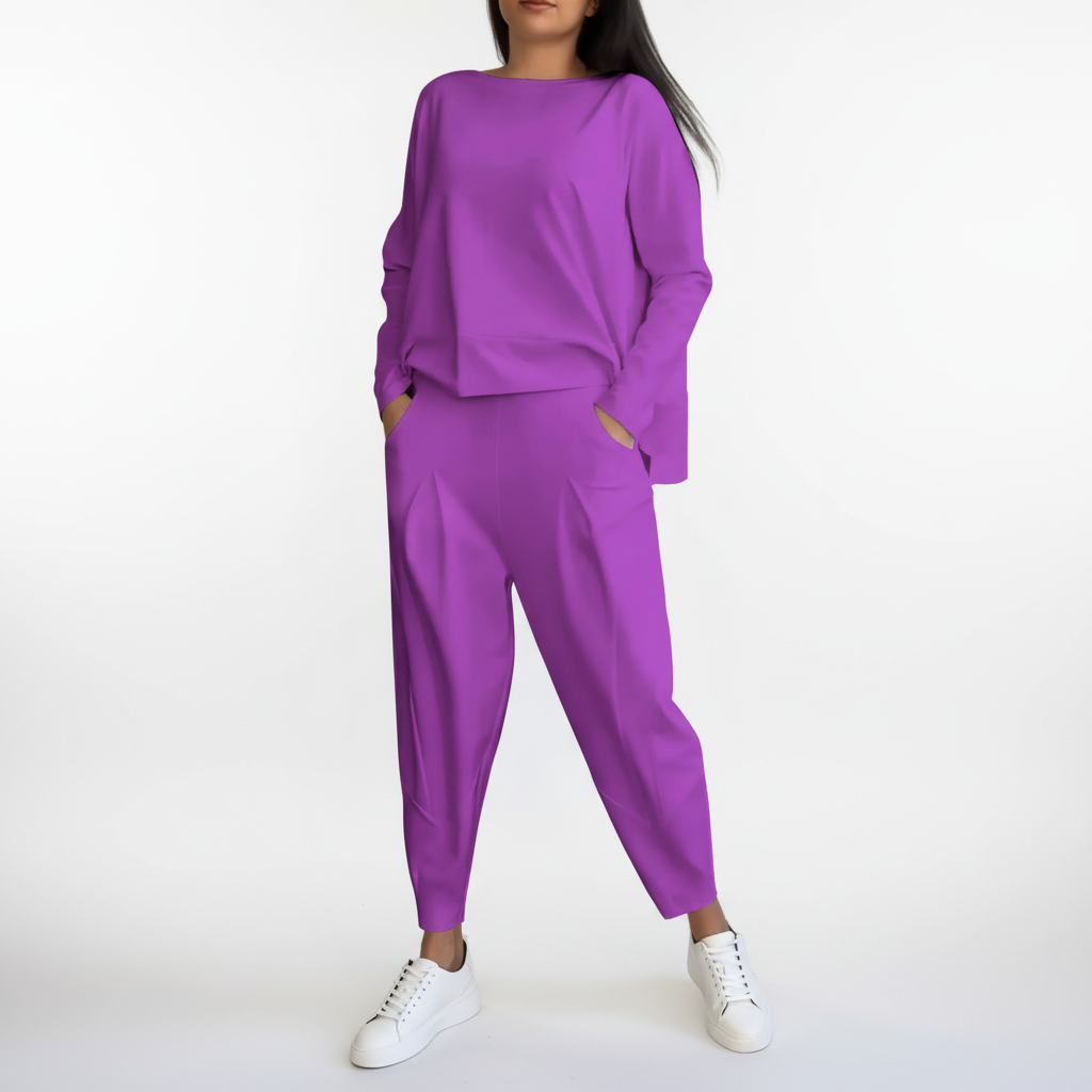 Chic women's casual two-piece set, perfect for comfortable daily wear and leisure