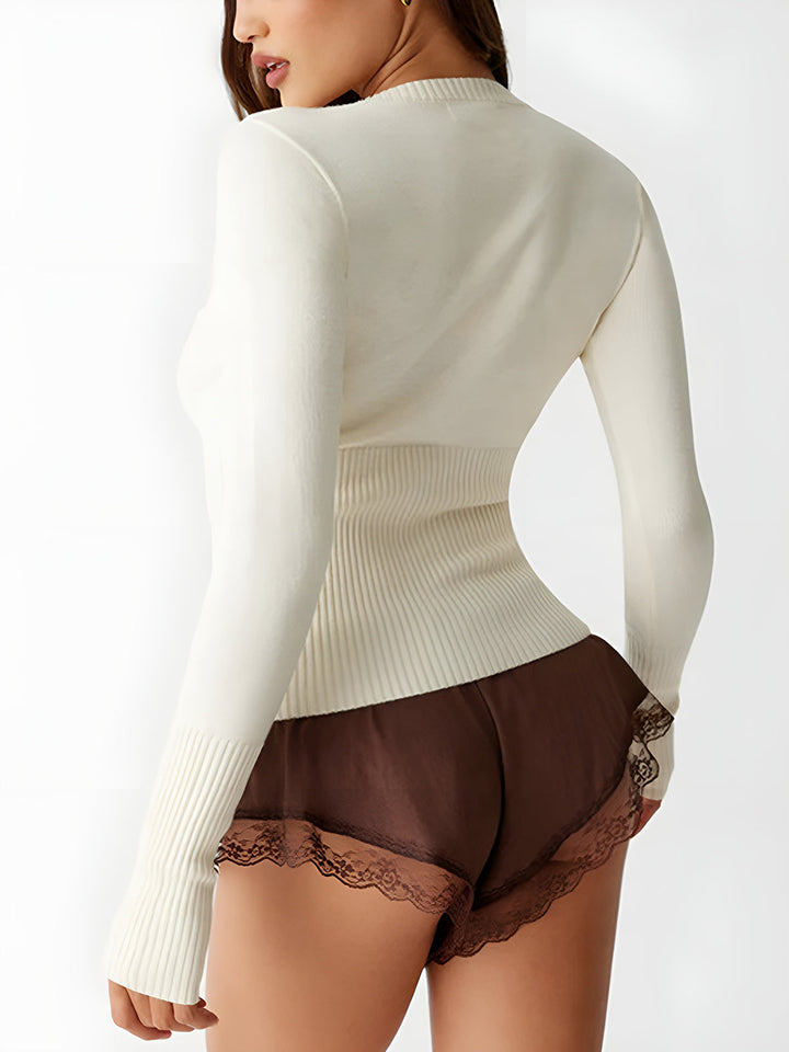 Dames top, long sleeve casual shirt, plain design for comfortable everyday women's fashion.