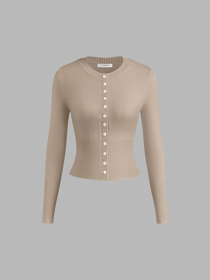 Casual everyday women's shirt, long sleeve and relaxed fit, comfortable and versatile daily wear.