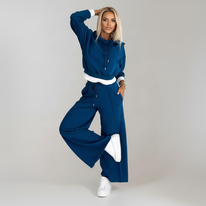 Stylish women's autumn and winter fashion set: relaxed hoodie paired with comfortable wide-leg pants.