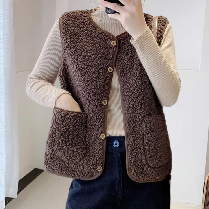 Women's fall fashion knotted gilet, a cozy and stylish sleeveless outerwear option.