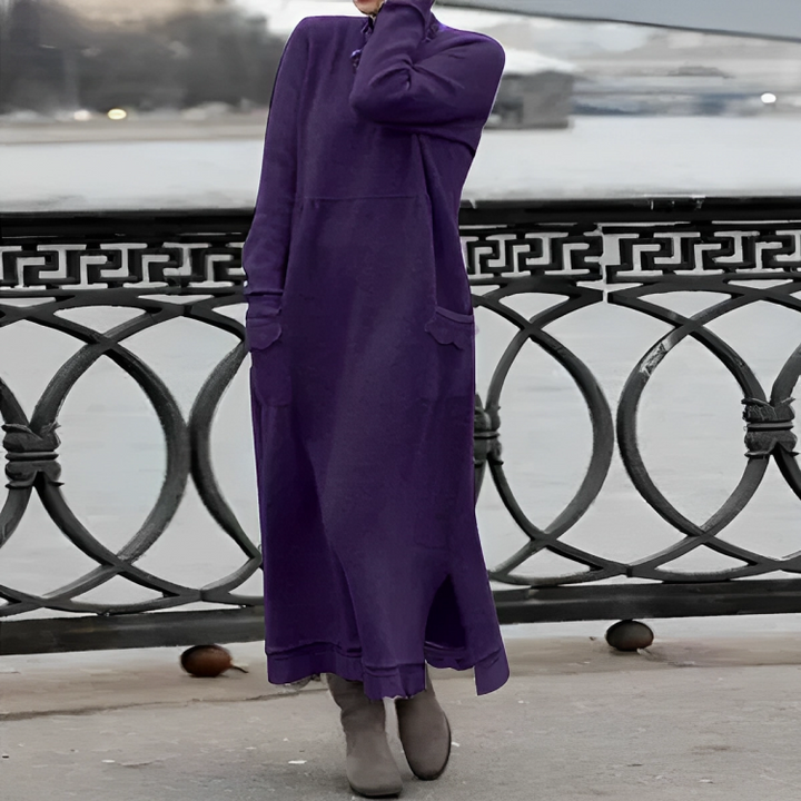 Full-length women's casual winter dress, a long sleeve maxi ideal for comfortable and elegant daily wear.