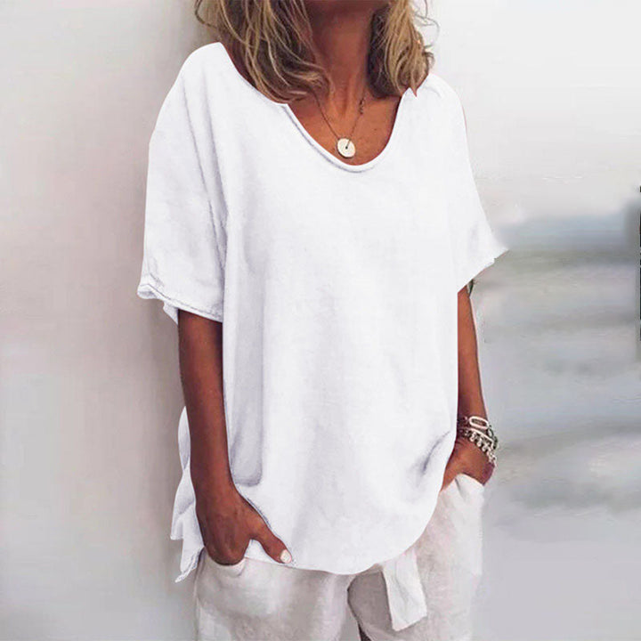 Relaxed fit women's summer t-shirt, soft and comfortable. Loose short sleeve top, ideal for casual everyday wear.
