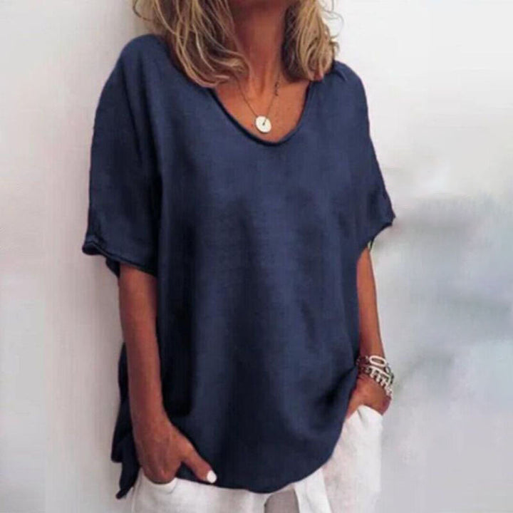 Versatile women's casual t-shirt, loose and comfortable. Short sleeve summer top, great for relaxed everyday outfits.