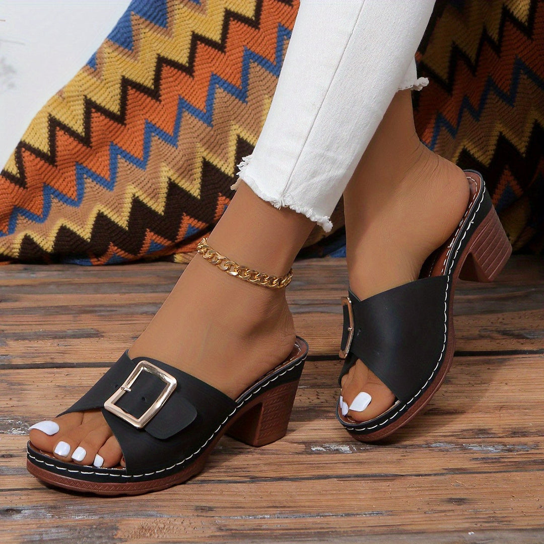 Women's casual sandals, stylish & comfortable for everyday summer wear.