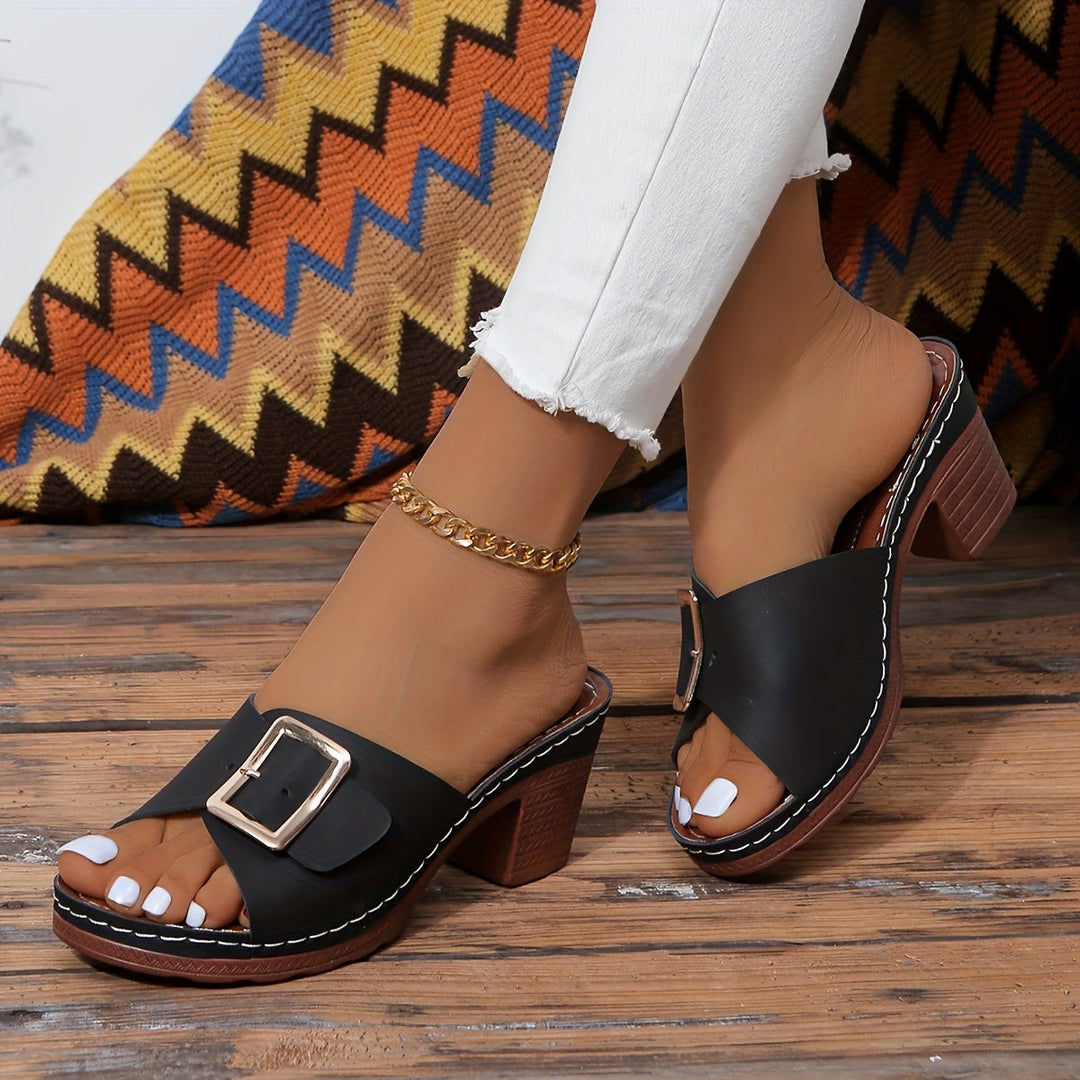 New women's casual sandals, stylish & comfortable flat design for versatile everyday wear.