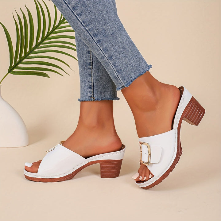 Premium women's casual sandals, comfortable & stylish everyday flat summer footwear.