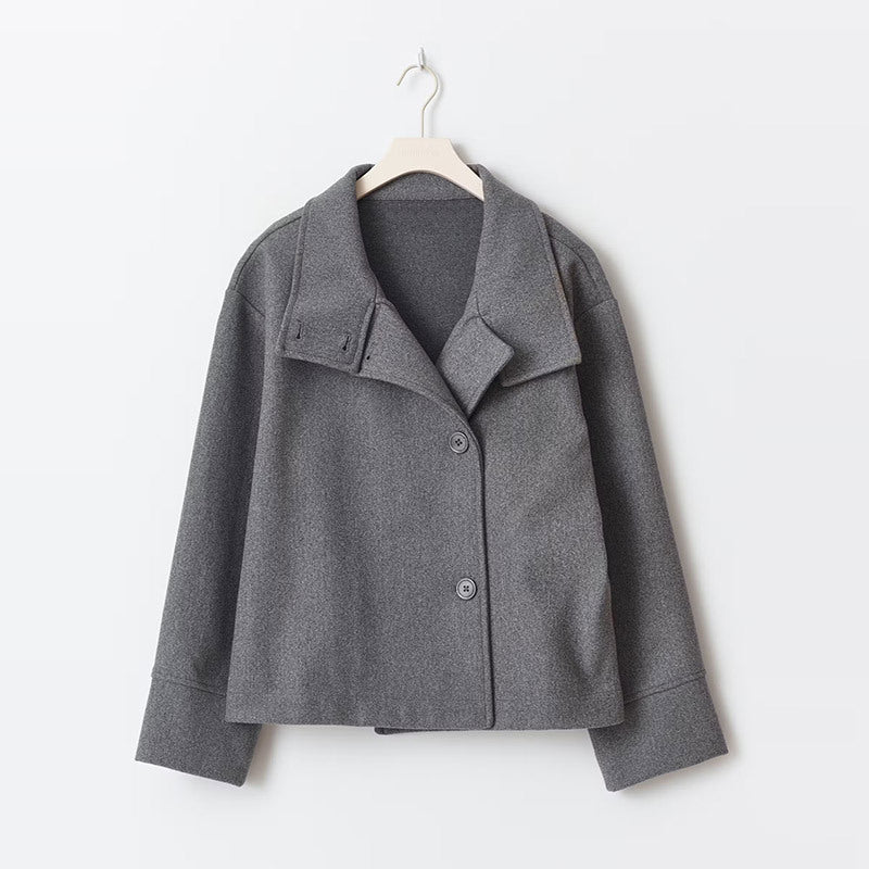 Stylish women's fall short coat, relaxed fit, high neck, perfect casual jacket for everyday fashion.