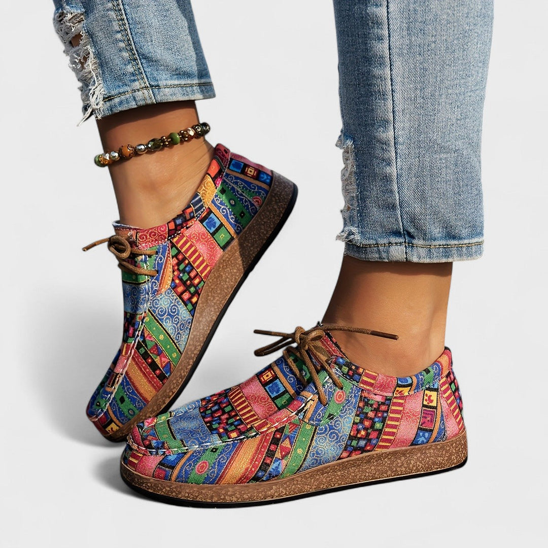 Stylish women's walking shoes with a secure wide heel, perfect for everyday casual comfort.