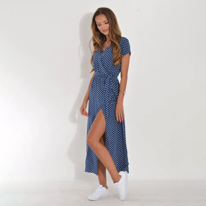 Flowy A-line women's casual dress with puff sleeves, a must-have for summer fashion.