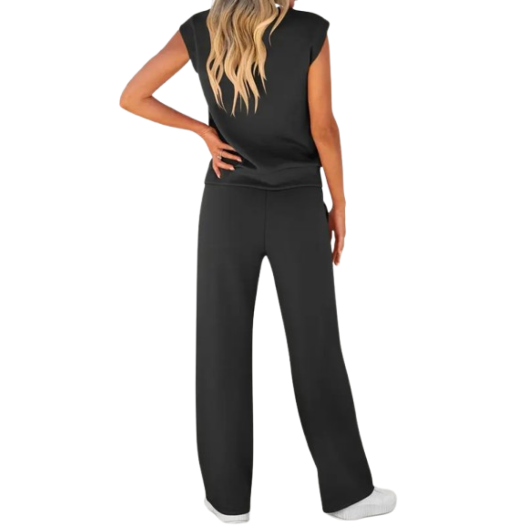 Everyday women's casual summer lounge set. Soft fabric, relaxed fit two-piece outfit, ideal for ultimate comfort.