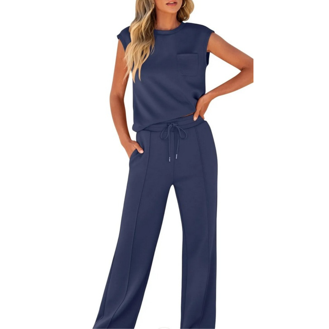Comfortable women's casual summer lounge set. Soft fabric, relaxed fit two-piece matching outfit for versatile daily wear.
