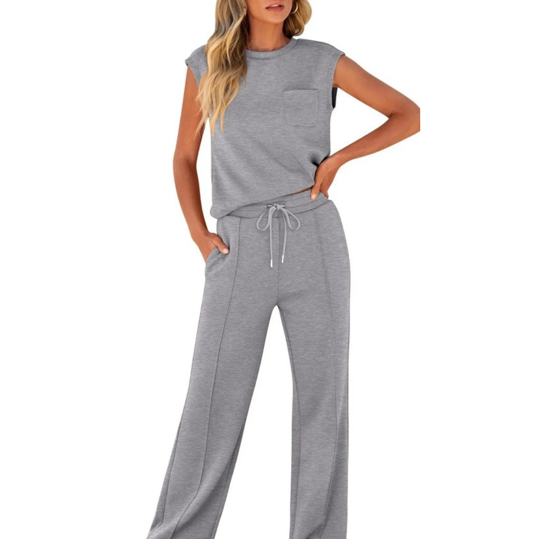 Women's soft fabric lounge set for summer. Relaxed fit, casual two-piece outfit perfect for everyday comfort & style.