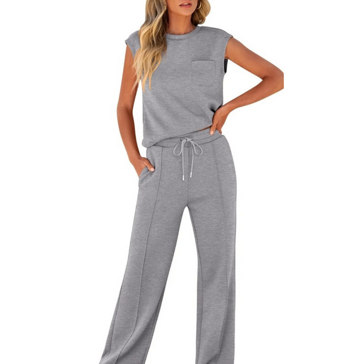 Women's soft fabric lounge set for summer. Relaxed fit, casual two-piece outfit perfect for everyday comfort & style.