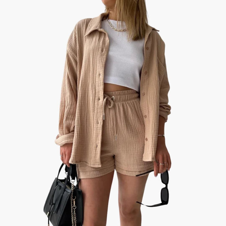 Women's casual two-piece set, lightweight fabric & relaxed fit for summer.