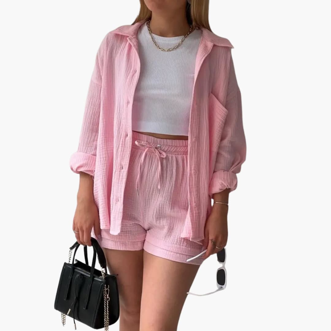 Lightweight women's matching set, perfect for a relaxed and chic summer look.