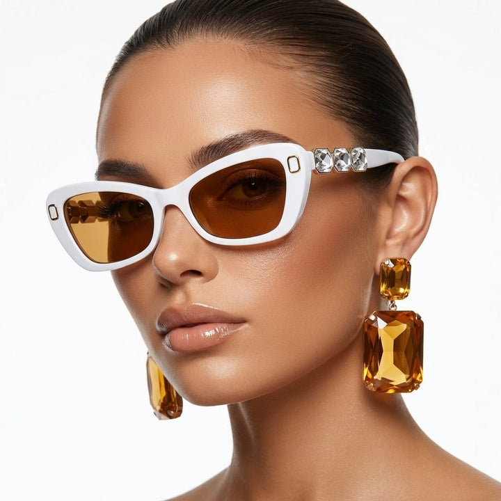 Glamorous women's cat-eye sunglasses, featuring full UV400 protection. Stylish shades for any look.