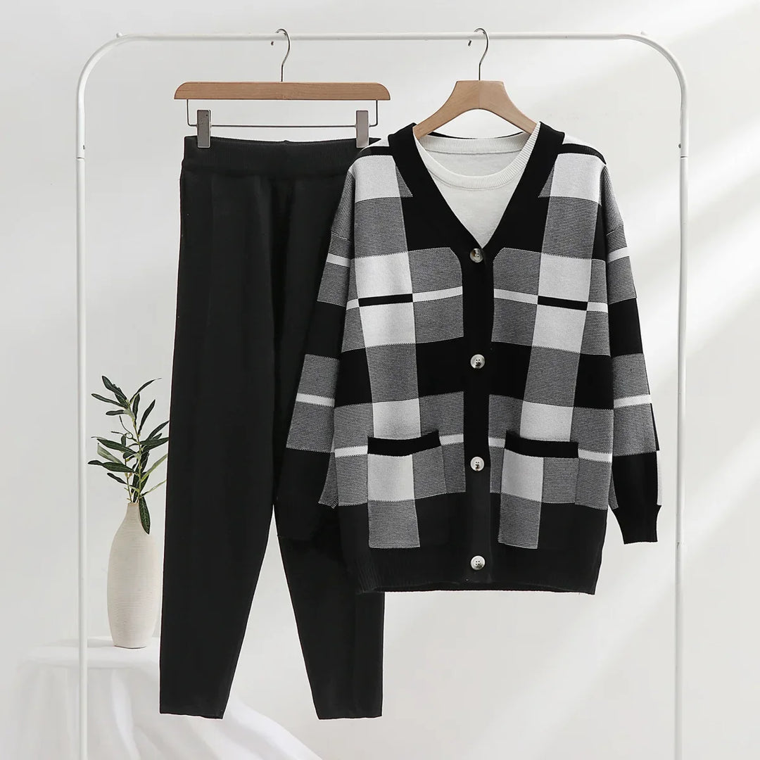 Comfortable women's plaid 3-piece loungewear set, versatile for casual wear at home or out, chic and easy care.