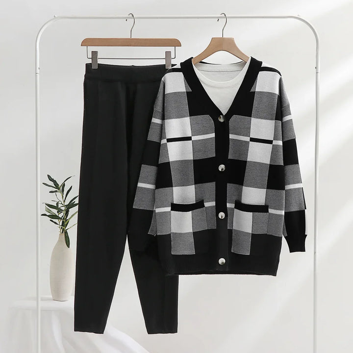 Comfortable women's plaid 3-piece loungewear set, versatile for casual wear at home or out, chic and easy care.